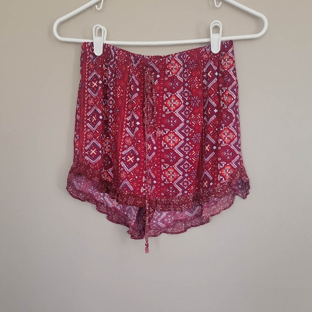 Hem & Thread Burgundy Red White Blue Print Shorts Size S